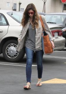 Jessica Biel feet photo thumbnail