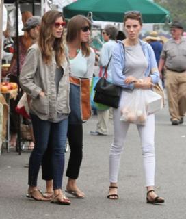 Jessica Biel feet photo thumbnail