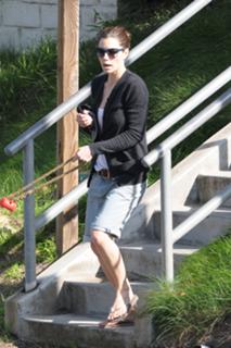 Jessica Biel feet photo thumbnail