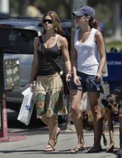 Jessica Biel feet photo thumbnail