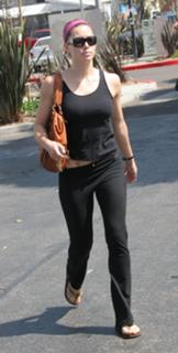 Jessica Biel feet photo thumbnail