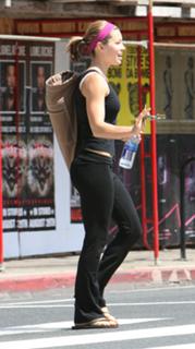 Jessica Biel feet photo thumbnail