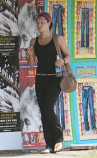 Jessica Biel feet photo thumbnail