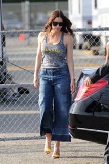 Jessica Biel feet photo thumbnail