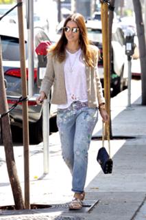 Jessica Biel feet photo thumbnail