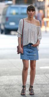 Jessica Biel feet photo thumbnail