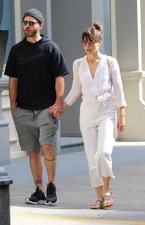 Jessica Biel feet photo thumbnail
