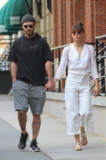 Jessica Biel feet photo thumbnail