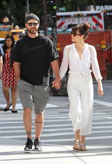 Jessica Biel feet photo thumbnail