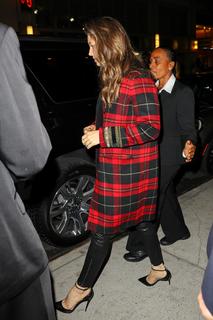 Jessica Biel feet photo thumbnail
