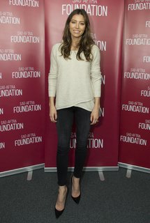 Jessica Biel feet photo thumbnail