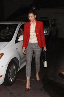 Jessica Biel feet photo thumbnail