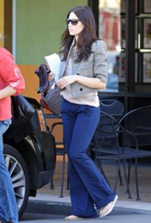 Jessica Biel feet photo thumbnail