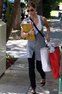 Jessica Biel feet photo thumbnail