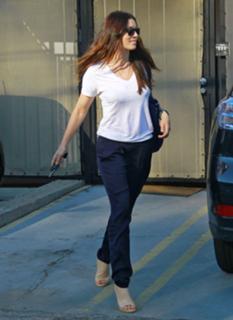Jessica Biel feet photo thumbnail