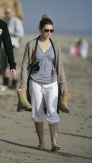 Jessica Biel feet photo thumbnail