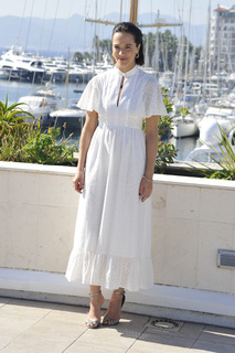 Jessica Brown Findlay feet photo thumbnail