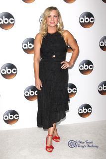 Jessica Capshaw feet photo thumbnail