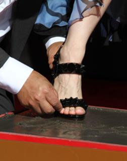 Jessica Chastain feet photo thumbnail