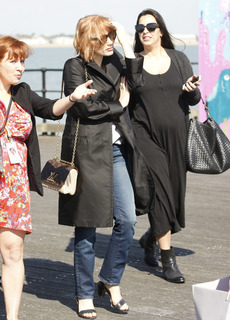 Jessica Chastain feet photo thumbnail