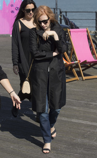 Jessica Chastain feet photo thumbnail