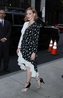 Jessica Chastain feet photo thumbnail