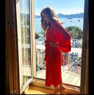 Jessica Chastain feet photo thumbnail