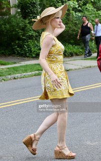 Jessica Chastain feet photo thumbnail