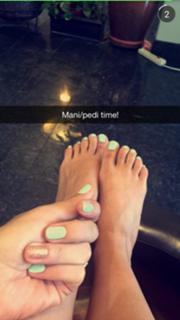 Jessica Chobot feet photo thumbnail