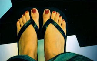 Jessica Chobot feet photo thumbnail
