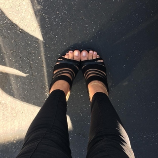 Jessica Chobot feet photo thumbnail