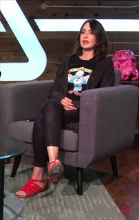Jessica Chobot feet photo thumbnail