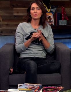 Jessica Chobot feet photo thumbnail
