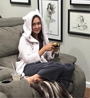 Jessica Chobot feet photo thumbnail