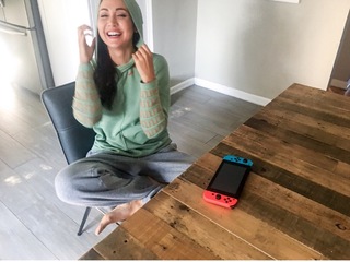 Jessica Chobot feet photo thumbnail