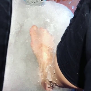 Jessica Chobot feet photo thumbnail
