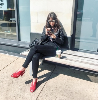 Jessica Chobot feet photo thumbnail