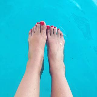 Jessica Chobot feet photo thumbnail