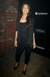 Jessica Chobot feet photo thumbnail