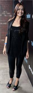 Jessica Chobot feet photo thumbnail