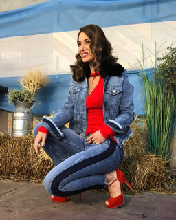 Jessica Cirio feet photo thumbnail