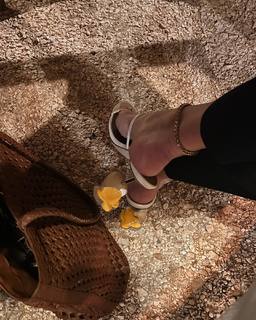 Jessica Clements feet photo 6