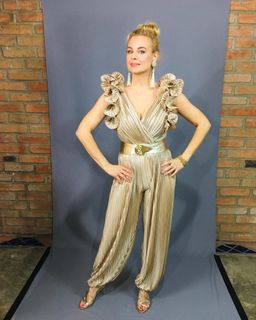 Jessica Collins feet photo 13