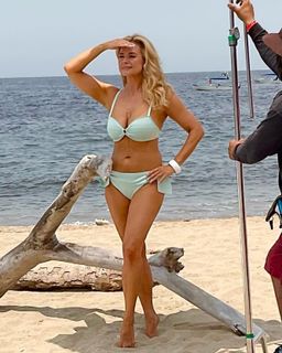 Jessica Collins feet photo 5