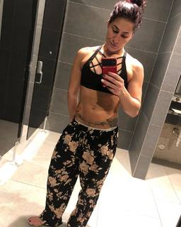 Jessica Eye feet photo 5