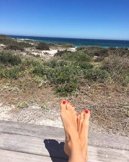 Jessica Ginkel feet photo thumbnail