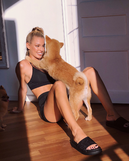Jessica Goicoechea feet photo thumbnail