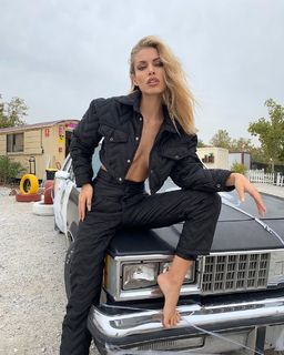 Jessica Goicoechea feet photo thumbnail