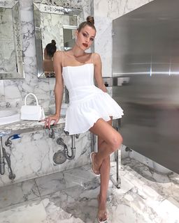 Jessica Goicoechea feet photo thumbnail
