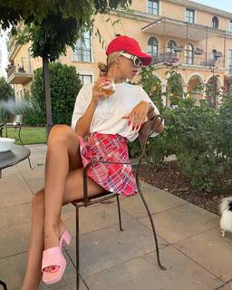 Jessica Goicoechea feet photo thumbnail